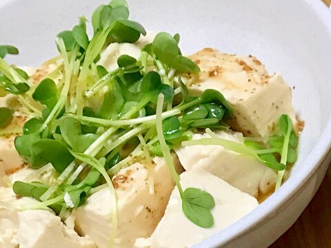 豆腐と貝割れのヘルシーサラダ